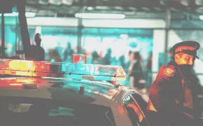 Olası Bir Tehlikede Polisi Aramadan Önce Ne Yapmalıyım? Olası Bir Tehlikede Polisi Aramadan Önce Ne Yapmalıyım?